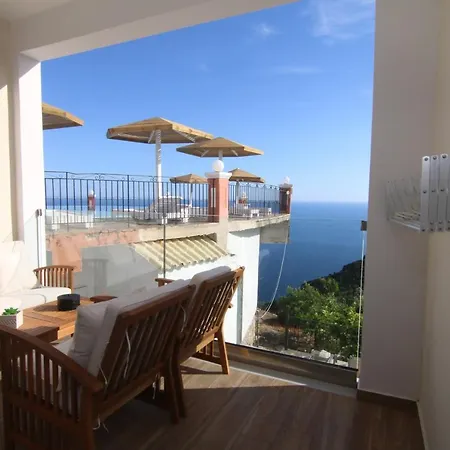Lakones Deluxe Suites A Exterior foto